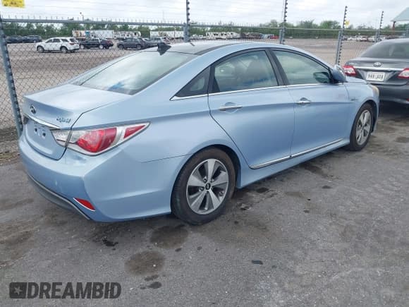 ✅ 2012 Hyundai Sonata Hybrid • VIN: KMHEC4A45CA028134 • Лот: 41945450. Опубликован ранее на IAAI с пробегом 111 330 миль. Бесплатный доступ к архиву аукционных продаж из США и подробный отчёт об истории автомобиля на DreamBid. Изображение 4.