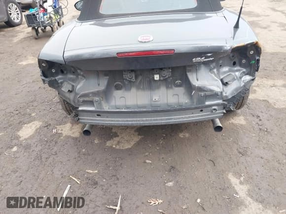 ✅ 2017 FIAT 124 Spider Elaborazione Abarth • VIN: JC1NFAEK8H0106578 • Lot: 41553055. Wystawiony na IAAI z przebiegiem 52 803 mil. Bezpłatny archiwum sprzedaży aukcyjnych z USA i szczegółowy raport historii pojazdu na DreamBid. Zdjęcie 6.