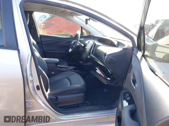 ✅ 2018 Toyota Prius Three • VIN: JTDKARFU6J3059235 • Lot: 43549408. Listed on IAAI with 44,628 mi. Free auction sales archive from the USA and detailed vehicle history report at DreamBid. Image 5.