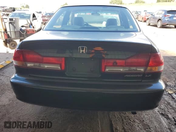 ✅ 2001 Honda Accord LX • VIN: JHMCG56401C009151 • Lot: 70842525. Listed on Copart with 146,018 mi. Free auction sales archive from the USA and detailed vehicle history report at DreamBid. Image 6.