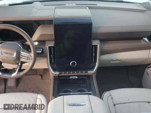 ✅ 2025 GMC Yukon Denali • VIN: 1GKS2DRL9SR244451 • Лот: 92824635. Опубликован ранее на Copart с пробегом 5 587 миль. Бесплатный доступ к архиву аукционных продаж из США и подробный отчёт об истории автомобиля на DreamBid. Изображение 8.