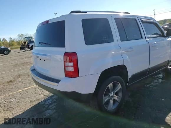 ✅ 2016 Jeep Patriot Latitude • VIN: 1C4NJRFB7GD647417 • Lot: 84637675. Listed on Copart with 115,892 mi. Free auction sales archive from the USA and detailed vehicle history report at DreamBid. Image 15.