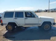 ✅ 1989 Jeep Cherokee • VIN: 1J4FJ78L0KL484309 • Lot: 42721121. Wystawiony na IAAI z przebiegiem 237 801 mil. Bezpłatny archiwum sprzedaży aukcyjnych z USA i szczegółowy raport historii pojazdu na DreamBid. Zdjęcie 14.