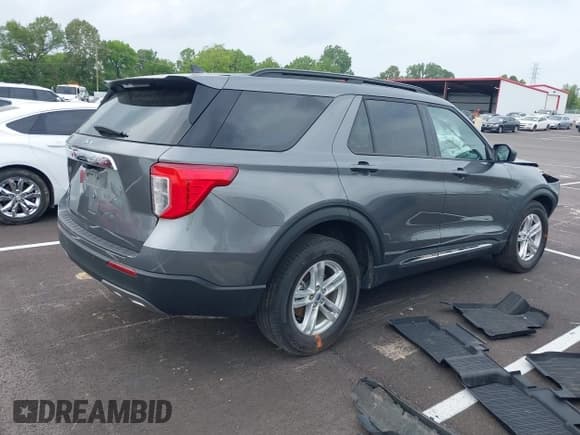 ✅ 2024 Ford Explorer XLT • VIN: 1FMSK7DH6RGA86877 • Lot: 42273669. Wystawiony na IAAI z przebiegiem 32 234 mil. Bezpłatny archiwum sprzedaży aukcyjnych z USA i szczegółowy raport historii pojazdu na DreamBid. Zdjęcie 4.