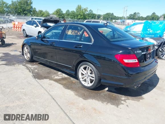 ✅ 2013 Mercedes-Benz C 300 Sport • VIN: WDDGF8AB2DR264162 • Лот: 43058356. Опубликован ранее на IAAI с пробегом 126 264 миль. Бесплатный доступ к архиву аукционных продаж из США и подробный отчёт об истории автомобиля на DreamBid. Изображение 3.