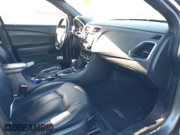 ✅ 2012 Chrysler 200 Limited • VIN: 1C3CCBCG8CN140270 • Lot: 43789124. Wystawiony na IAAI z przebiegiem 174 097 mil. Bezpłatny archiwum sprzedaży aukcyjnych z USA i szczegółowy raport historii pojazdu na DreamBid. Zdjęcie 5.