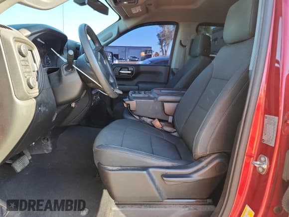 ✅ 2019 Chevrolet Silverado 1500 Custom • VIN: 1GCUYBEF2KZ379164 • Lot: 71219625. Wystawiony na Copart z przebiegiem 72 109 mil. Bezpłatny archiwum sprzedaży aukcyjnych z USA i szczegółowy raport historii pojazdu na DreamBid. Zdjęcie 7.