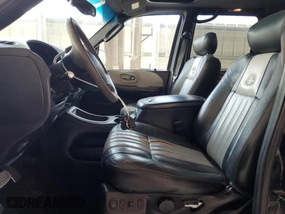 ✅ 2003 Ford F-150 Harley-Davidson • VIN: 1FTRW07343KD83293 • Lot: 55600275. Listed on Copart with 176,233 mi. Free auction sales archive from the USA and detailed vehicle history report at DreamBid. Image 7.