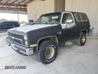 1987 Chevrolet Blazer z VIN 1GNEV18K3HF132382, wystawiony jako Copart lot #63986565 z przebiegiem 870 853 mil mil oraz Czysty tytuł • Clean title. Historia ofert i sprzedaży dostępna na DreamBid. Obrazek 1.
