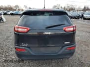 ✅ 2015 Jeep Cherokee Latitude • VIN: 1C4PJMCS9FW751992 • Lot: 93010215. Wystawiony na Copart z przebiegiem Nie podano. Bezpłatny archiwum sprzedaży aukcyjnych z USA i szczegółowy raport historii pojazdu na DreamBid. Zdjęcie 6.
