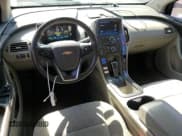 ✅ 2014 Chevrolet Volt • VIN: 1G1RE6E4XEU113924 • Lot: 65018664. Wystawiony na Copart z przebiegiem 171 618 mil. Bezpłatny archiwum sprzedaży aukcyjnych z USA i szczegółowy raport historii pojazdu na DreamBid. Zdjęcie 8.