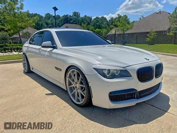 ✅ 2010 BMW 7 Series 750Li • VIN: WBAKB8C58ACY64395 • Lot: 94841365. Wystawiony na Copart z przebiegiem 137 375 mil. Bezpłatny archiwum sprzedaży aukcyjnych z USA i szczegółowy raport historii pojazdu na DreamBid. Zdjęcie 1.