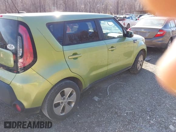 ✅ 2014 Kia Soul • VIN: KNDJN2A21E7708323 • Lot: 43753700. Wystawiony na IAAI z przebiegiem 324 572 mil. Bezpłatny archiwum sprzedaży aukcyjnych z USA i szczegółowy raport historii pojazdu na DreamBid. Zdjęcie 4.