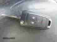 2013 Chevrolet Sonic RS z VIN 1G1JG6SB8D4180207, wystawiony jako IAAI lot #42426670 z przebiegiem 183 889 mil mil oraz . Historia ofert i sprzedaży dostępna na DreamBid. Obrazek 11.