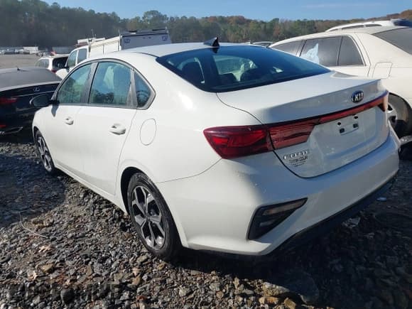 ✅ 2019 Kia Forte LXS • VIN: 3KPF24ADXKE119908 • Lot: 43720889. Wystawiony na IAAI z przebiegiem 110 730 mil. Bezpłatny archiwum sprzedaży aukcyjnych z USA i szczegółowy raport historii pojazdu na DreamBid. Zdjęcie 3.