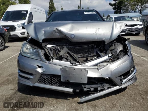 ✅ 2013 Mercedes-Benz C 250 Sport • VIN: WDDGF4HB5DR258385 • Lot: 51808895. Wystawiony na Copart z przebiegiem 139 208 mil. Bezpłatny archiwum sprzedaży aukcyjnych z USA i szczegółowy raport historii pojazdu na DreamBid. Zdjęcie 5.