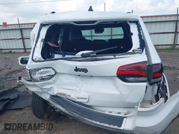 ✅ 2018 Jeep Grand Cherokee Limited • VIN: 1C4RJEBG2JC125920 • Lot: 42736605. Listed on IAAI with 100,597 mi. Free auction sales archive from the USA and detailed vehicle history report at DreamBid. Image 16.