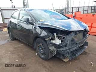 2017 Hyundai Elantra z VIN KMHD35LH4HU377003, wystawiony jako IAAI lot #43130213 z przebiegiem 127 780 mil mil oraz . Historia ofert i sprzedaży dostępna na DreamBid. Obrazek 1.