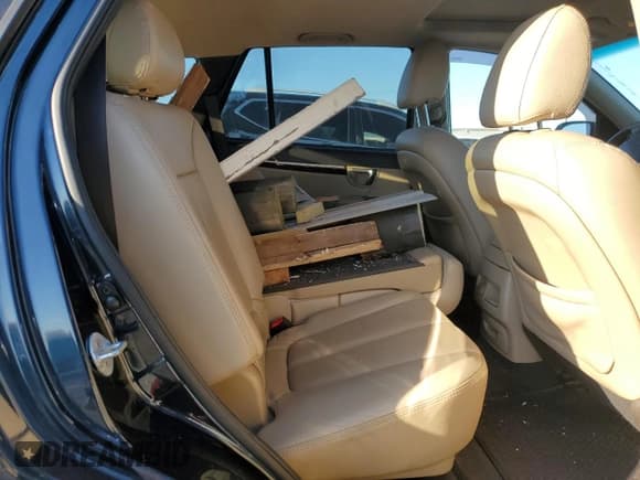 ✅ 2012 Hyundai Santa Fe Limited • VIN: 5XYZKDAGXCG107284 • Lot: 82957034. Listed on Copart with 223,687 mi. Free auction sales archive from the USA and detailed vehicle history report at DreamBid. Image 11.