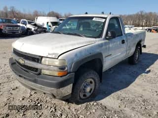 2002 Chevrolet Silverado 2500 z VIN 1GBHC24U12Z229423, wystawiony jako Copart lot #46696895 z przebiegiem Nie podano mil oraz Czysty tytuł • Clean title. Historia ofert i sprzedaży dostępna na DreamBid. Obrazek 1.