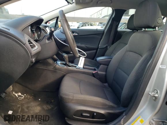 ✅ 2018 Chevrolet Cruze LT • VIN: 3G1BE6SM8JS546691 • Lot: 38713313. Wystawiony na Copart z przebiegiem 87 962 mil. Bezpłatny archiwum sprzedaży aukcyjnych z USA i szczegółowy raport historii pojazdu na DreamBid. Zdjęcie 7.