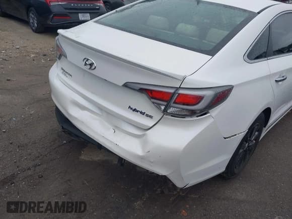 ✅ 2016 Hyundai Sonata SE • VIN: KMHE24L1XGA030098 • Лот: 43131691. Опубликован ранее на IAAI с пробегом 142 230 миль. Бесплатный доступ к архиву аукционных продаж из США и подробный отчёт об истории автомобиля на DreamBid. Изображение 6.