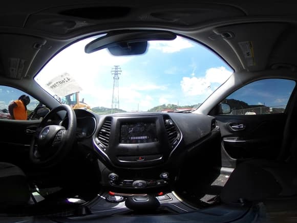 ✅ 2020 Jeep Cherokee Latitude • VIN: 1C4PJMCB8LD518449 • Lot: 42607389. Wystawiony na IAAI z przebiegiem 75 753 mil. Bezpłatny archiwum sprzedaży aukcyjnych z USA i szczegółowy raport historii pojazdu na DreamBid. Zdjęcie 18.