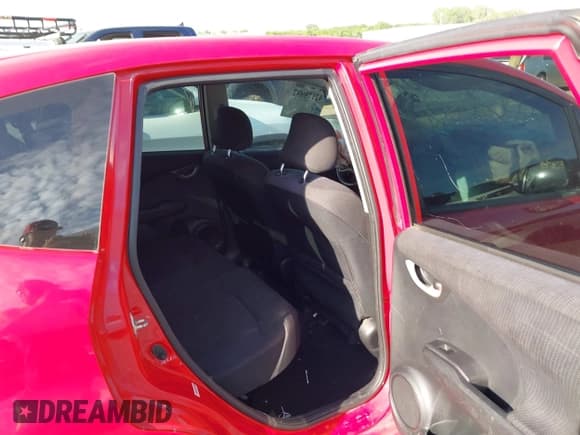 ✅ 2013 Honda Fit Sport • VIN: JHMGE8H51DC080183 • Лот: 42178982. Опубликован ранее на IAAI с пробегом 174 133 миль. Бесплатный доступ к архиву аукционных продаж из США и подробный отчёт об истории автомобиля на DreamBid. Изображение 8.