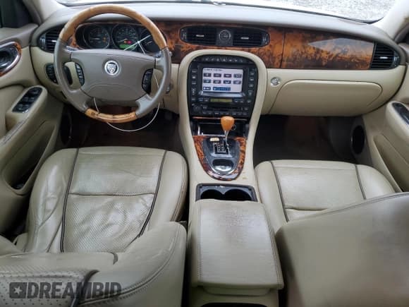 ✅ 2008 Jaguar XJ 8 LWB • VIN: SAJWA79B48SH21186 • Лот: 43704975. Опубликован ранее на Copart с пробегом 197 944 миль. Бесплатный доступ к архиву аукционных продаж из США и подробный отчёт об истории автомобиля на DreamBid. Изображение 8.