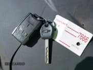 ✅ 2019 Chevrolet Silverado 1500 LT • VIN: 2GCVKPECXK1175049 • Lot: 42763309. Wystawiony na IAAI z przebiegiem 138 069 mil. Bezpłatny archiwum sprzedaży aukcyjnych z USA i szczegółowy raport historii pojazdu na DreamBid. Zdjęcie 11.