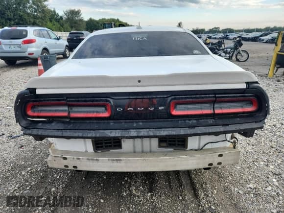 ✅ 2015 Dodge Challenger SXT Plus • VIN: 2C3CDZBG9FH723998 • Lot: 81340545. Wystawiony na Copart z przebiegiem 165 647 mil. Bezpłatny archiwum sprzedaży aukcyjnych z USA i szczegółowy raport historii pojazdu na DreamBid. Zdjęcie 6.