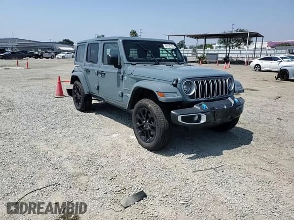 ✅ 2024 Jeep Wrangler Sahara • VIN: 1C4RJXP62RW228115 • Lot: 69132165. Listed on Copart with 6,032 mi. Free auction sales archive from the USA and detailed vehicle history report at DreamBid. Image 14.