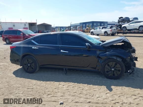 ✅ 2019 Nissan Altima S • VIN: 1N4BL4BV5KC115846 • Лот: 42365807. Опубликован ранее на IAAI с пробегом 137 275 миль. Бесплатный доступ к архиву аукционных продаж из США и подробный отчёт об истории автомобиля на DreamBid. Изображение 13.