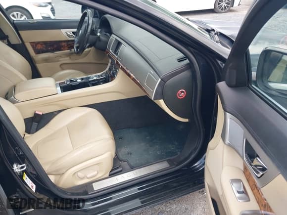 ✅ 2012 Jaguar XF • VIN: SAJWA0FB5CLS55019 • Lot: 42681382. Listed on IAAI with 141,528 mi. Free auction sales archive from the USA and detailed vehicle history report at DreamBid. Image 5.