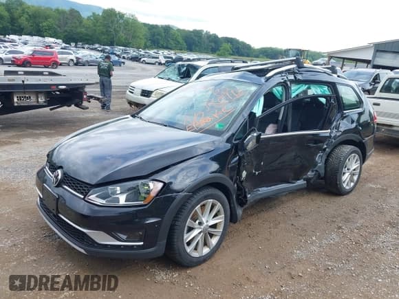 ✅ 2017 Volkswagen Golf S • VIN: 3VWH17AU8HM506367 • Lot: 42359403. Listed on IAAI with 98,189 mi. Free auction sales archive from the USA and detailed vehicle history report at DreamBid. Image 6.