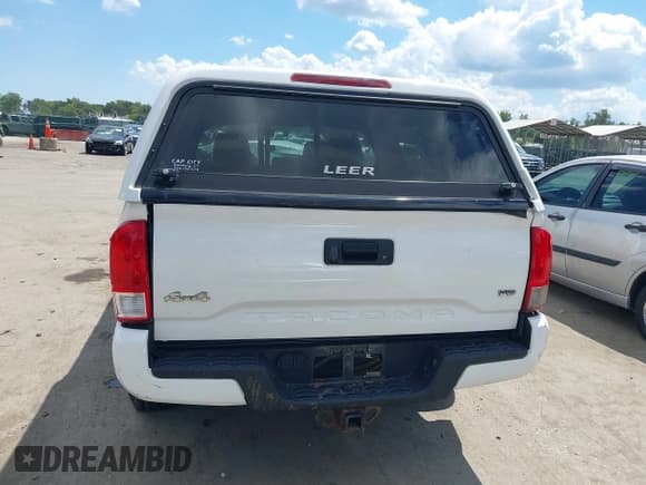 ✅ 2017 Toyota Tacoma SR5 • VIN: 5TFCZ5AN8HX066776 • Lot: 43102320. Wystawiony na IAAI z przebiegiem 126 661 mil. Bezpłatny archiwum sprzedaży aukcyjnych z USA i szczegółowy raport historii pojazdu na DreamBid. Zdjęcie 17.