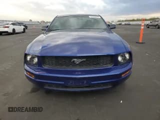 ✅ 2005 Ford Mustang Deluxe • VIN: 1ZVFT80N755139397 • Lot: 91288255. Wystawiony na Copart z przebiegiem 163 478 mil. Bezpłatny archiwum sprzedaży aukcyjnych z USA i szczegółowy raport historii pojazdu na DreamBid. Zdjęcie 5.