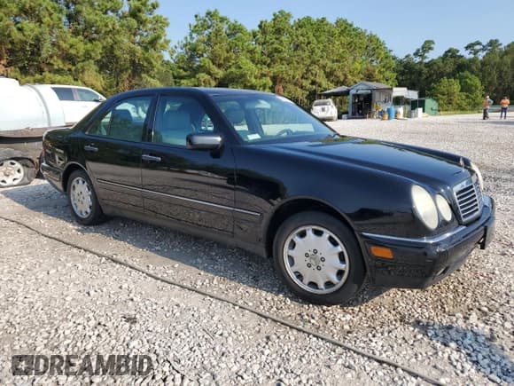 ✅ 1998 Mercedes-Benz E 320 • VIN: WDBJF65FXWA677383 • Лот: 65655114. Опубликован ранее на Copart с пробегом 110 333 миль. Бесплатный доступ к архиву аукционных продаж из США и подробный отчёт об истории автомобиля на DreamBid. Изображение 4.