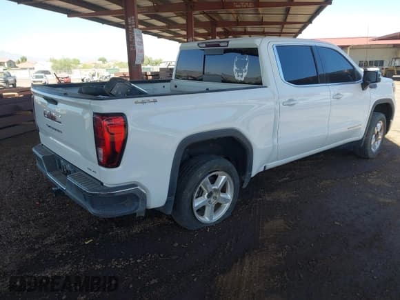 ✅ 2020 GMC Sierra 1500 SLE • VIN: 3GTU9BEDXLG402848 • Лот: 42413522. Опубликован ранее на IAAI с пробегом Не указан. Бесплатный доступ к архиву аукционных продаж из США и подробный отчёт об истории автомобиля на DreamBid. Изображение 4.