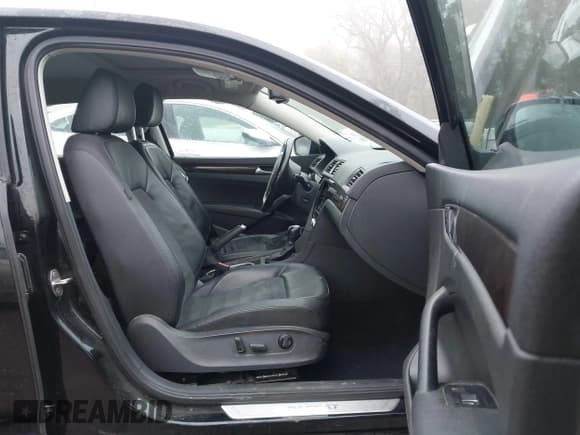 ✅ 2015 Volkswagen Passat SEL Premium • VIN: 1VWCV7A35FC022497 • Lot: 43546687. Listed on IAAI with 159,151 mi. Free auction sales archive from the USA and detailed vehicle history report at DreamBid. Image 5.