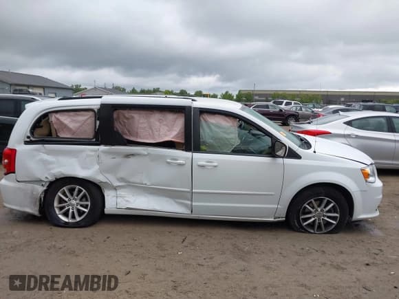 ✅ 2016 Dodge Grand Caravan SXT • VIN: 2C4RDGCG9GR370554 • Lot: 43150061. Listed on IAAI with 109,304 mi. Free auction sales archive from the USA and detailed vehicle history report at DreamBid. Image 13.