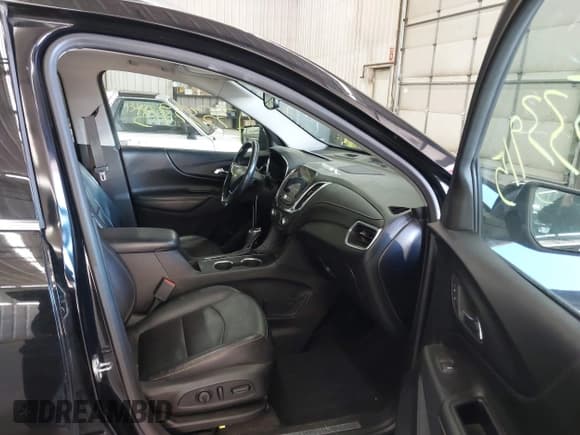 ✅ 2019 Chevrolet Equinox Premier • VIN: 2GNAXXEV6K6104555 • Lot: 43533915. Listed on IAAI with 113,295 mi. Free auction sales archive from the USA and detailed vehicle history report at DreamBid. Image 5.