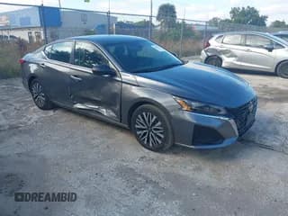 ✅ 2024 Nissan Altima SV • VIN: 1N4BL4DV4RN413509 • Lot: 43910367. Listed on IAAI with 25,220 mi. Free auction sales archive from the USA and detailed vehicle history report at DreamBid. Image 1.