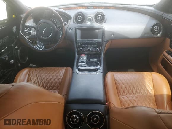 ✅ 2017 Jaguar XJ Portfolio • VIN: SAJWJ2GD7H8W11167 • Lot: 57103195. Listed on Copart with 17,355 mi. Free auction sales archive from the USA and detailed vehicle history report at DreamBid. Image 8.