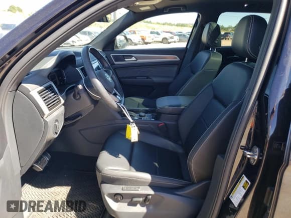 ✅ 2023 Volkswagen Atlas 2.0T SEL R-Line Black • VIN: 1V2SC2CA7PC209436 • Lot: 69715454. Wystawiony na Copart z przebiegiem 15 484 mil. Bezpłatny archiwum sprzedaży aukcyjnych z USA i szczegółowy raport historii pojazdu na DreamBid. Zdjęcie 7.