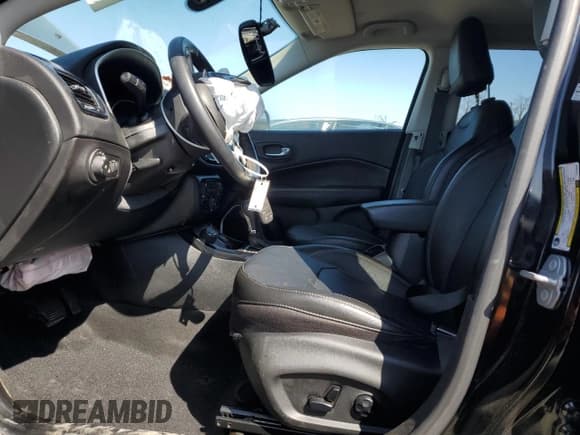 ✅ 2020 Jeep Compass High Altitude • VIN: 3C4NJDCB7LT233906 • Lot: 52922995. Wystawiony na Copart z przebiegiem 39 980 mil. Bezpłatny archiwum sprzedaży aukcyjnych z USA i szczegółowy raport historii pojazdu na DreamBid. Zdjęcie 7.