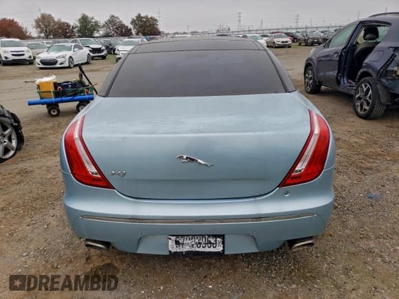 ✅ 2012 Jaguar XJ • VIN: SAJWA1CB5CLV23772 • Lot: 96022505. Wystawiony na Copart z przebiegiem Nie podano. Bezpłatny archiwum sprzedaży aukcyjnych z USA i szczegółowy raport historii pojazdu na DreamBid. Zdjęcie 6.