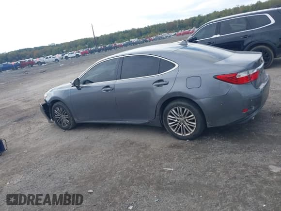 ✅ 2015 Lexus ES 330 • VIN: JTHBK1GG2F2199737 • Лот: 43445367. Опубликован ранее на IAAI с пробегом 211 881 миль. Бесплатный доступ к архиву аукционных продаж из США и подробный отчёт об истории автомобиля на DreamBid. Изображение 14.