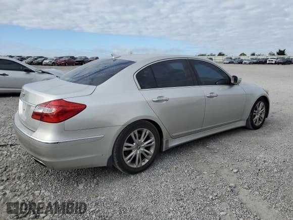 ✅ 2013 Hyundai Genesis 3.8L • VIN: KMHGC4DD4DU239703 • Lot: 69825045. Wystawiony na Copart z przebiegiem 122 340 mil. Bezpłatny archiwum sprzedaży aukcyjnych z USA i szczegółowy raport historii pojazdu na DreamBid. Zdjęcie 3.