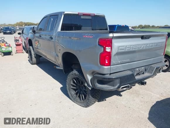 ✅ 2024 Chevrolet Silverado 1500 LT Trail Boss • VIN: 3GCUDFED2RG297186 • Lot: 43601207. Wystawiony na IAAI z przebiegiem 36 274 mil. Bezpłatny archiwum sprzedaży aukcyjnych z USA i szczegółowy raport historii pojazdu na DreamBid. Zdjęcie 3.